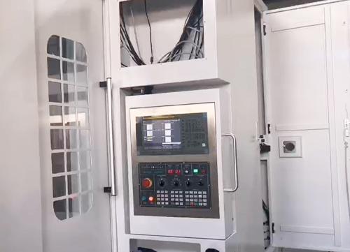 Horizontal machining center